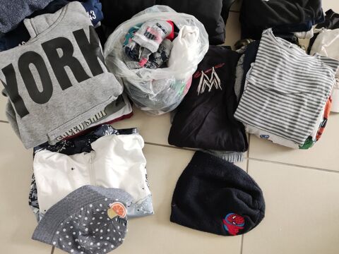 Lot de Vtements garon 4/6 ans 20 Milly-la-Fort (91)