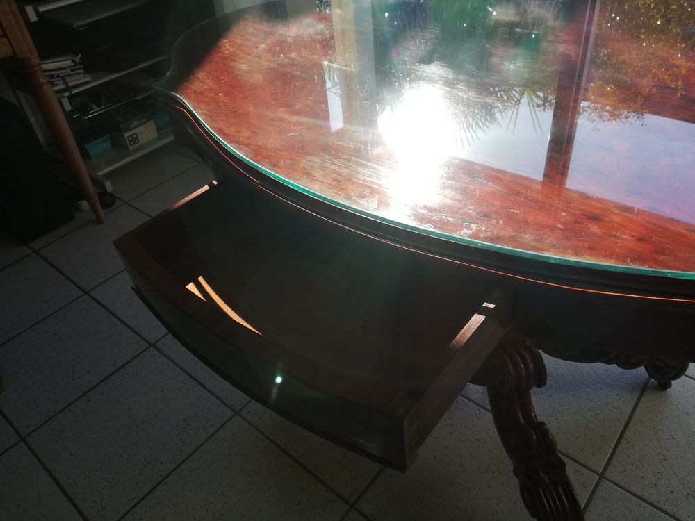table violon en acajou massif sur 4 pieds &agrave; roulettes. 
Meubles