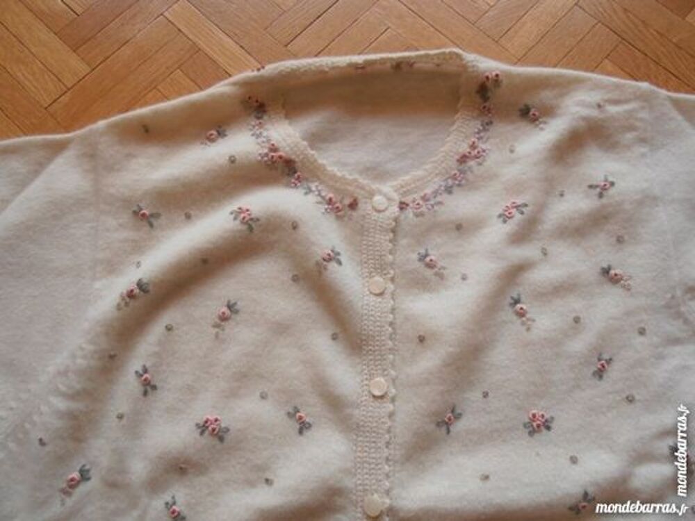 Cardigan beige brod&eacute; (49) Vêtements