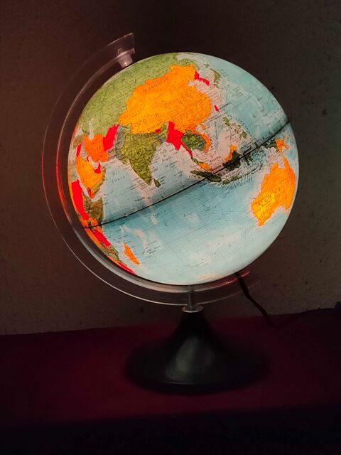 Globe terrestre lumineux ( n°1) Avermes (03)