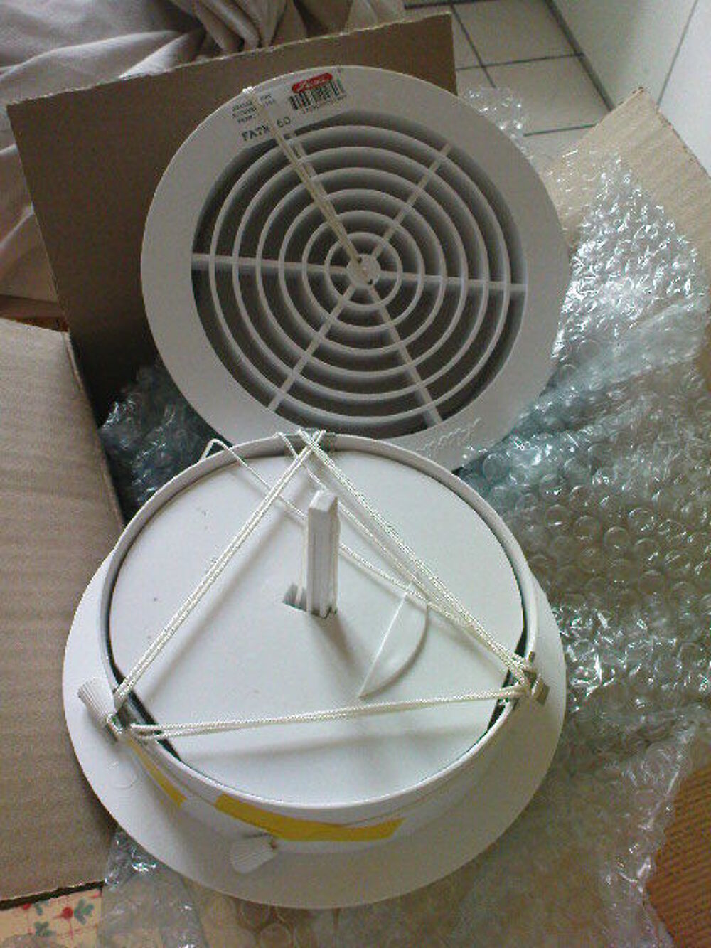 4 grilles d`a&eacute;ration int&eacute;rieure &agrave; clipser &Oslash; 140 mm NICOLL Bricolage