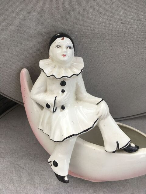 Joli  pierrot porcelaine 20 Saint-Julien-les-Rosiers (30)