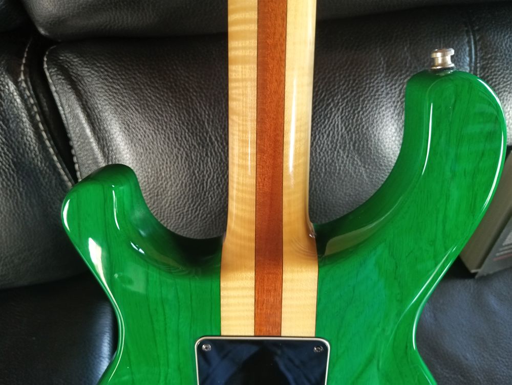 Guitare de luthier style PRS mod&egrave;le unique Instruments de musique