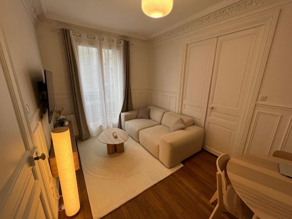 Canap&eacute; Mycs €" mod&egrave;le Pillow €" beige €" tr&egrave;s bon &eacute;tat Meubles