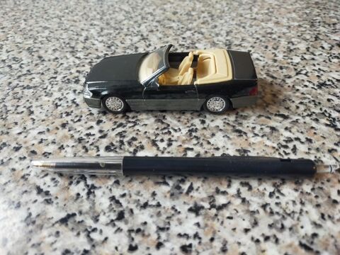 miniature Mercedes 500 SL cabriolet noire 1/43e
4 Mirecourt (88)