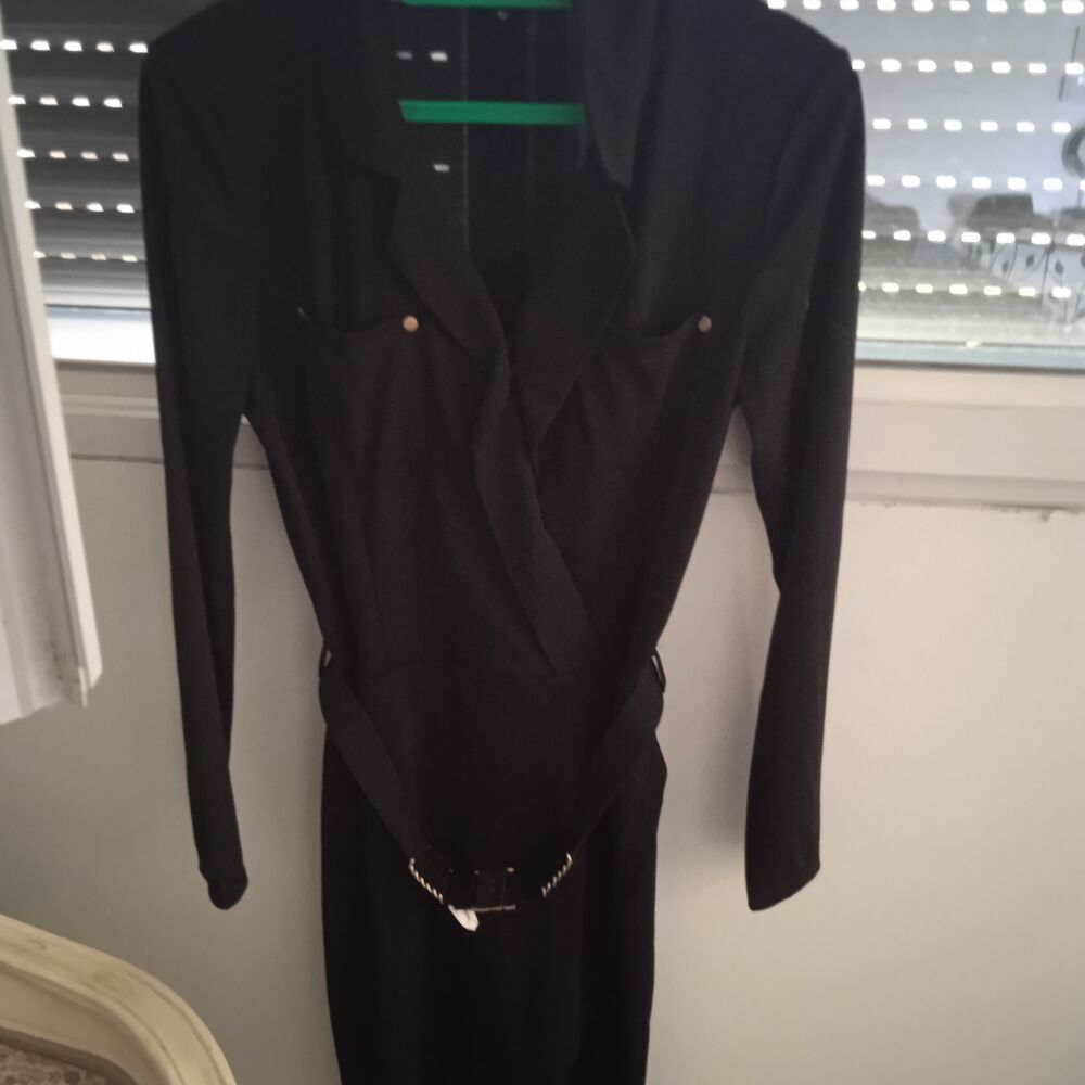 Robe noire manches longue ceinture dor&eacute;e &agrave; la taille 2 poche Vêtements
