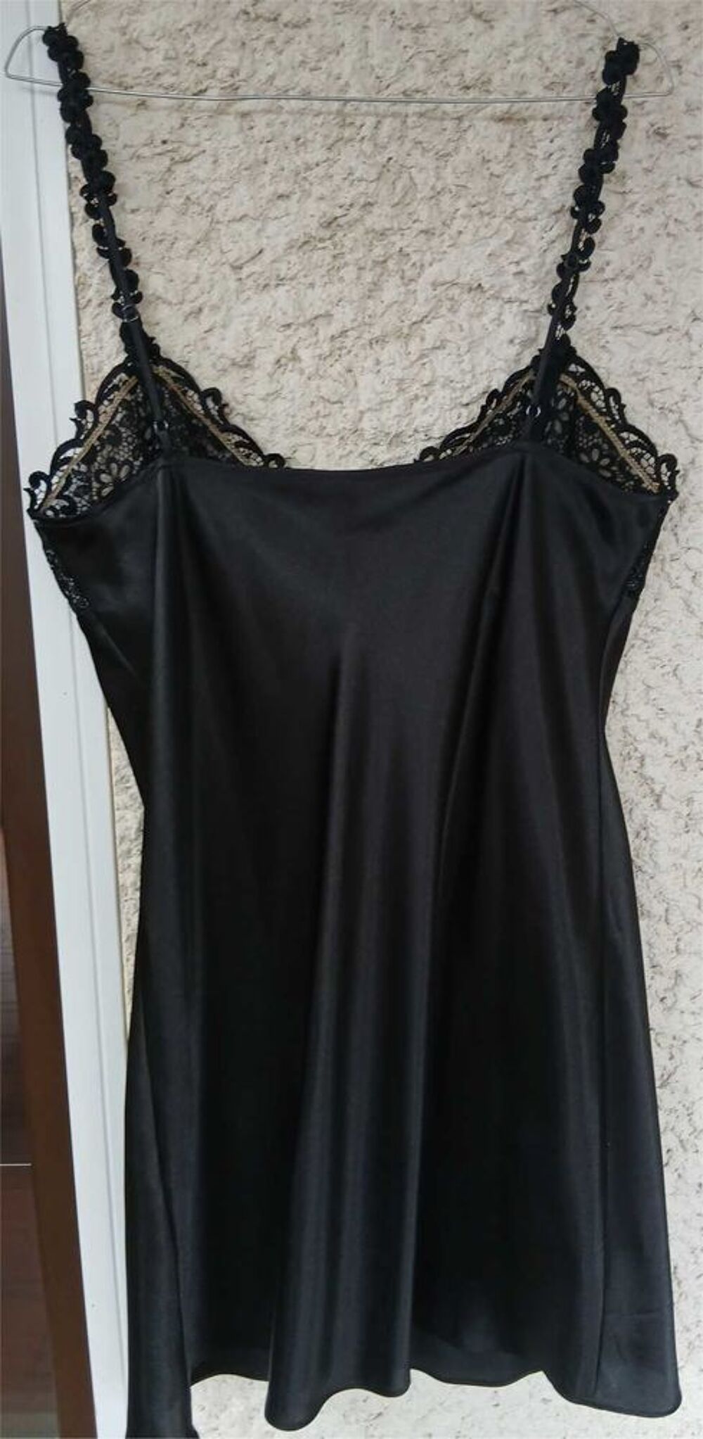 D&eacute;shabill&eacute; noir Vêtements