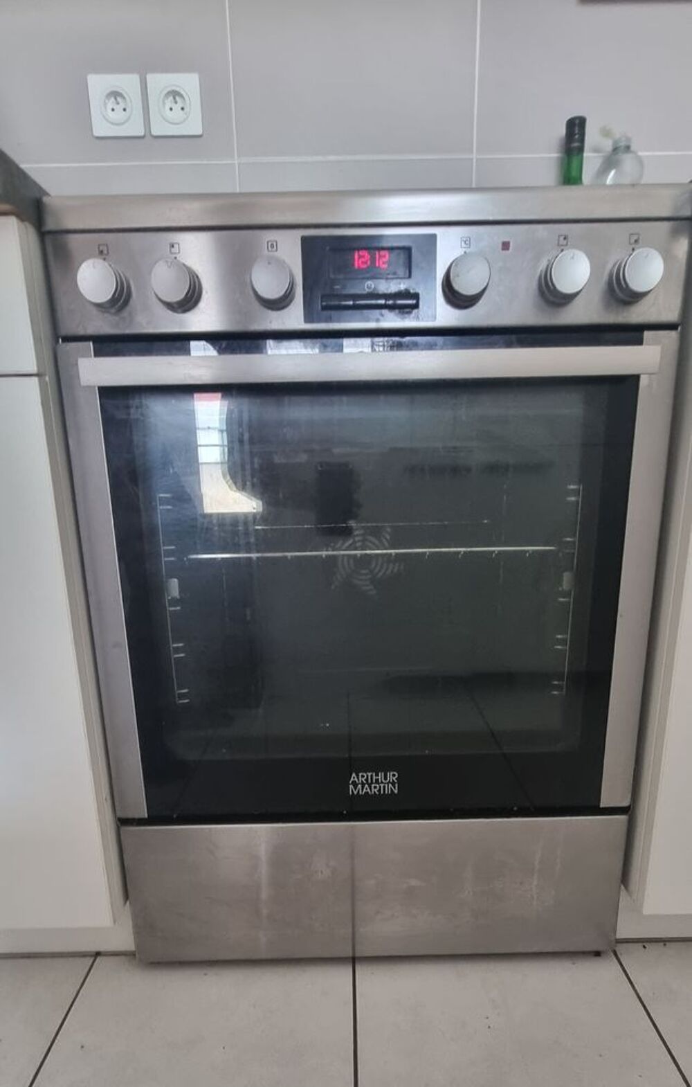 Cuisini&egrave;re vitroc&eacute;ramique Arthur Martin Electroménager
