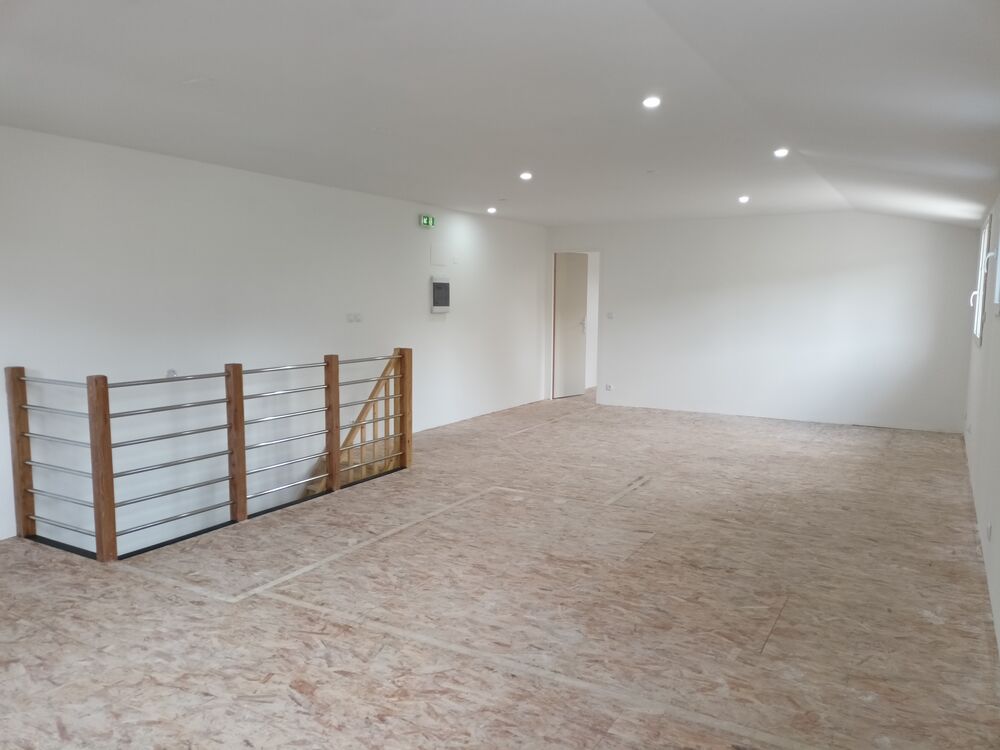 Location Atelier Entrepôt / Bureaux / Atelier- St Georges de Luzençon Saint-georges-de-luzençon