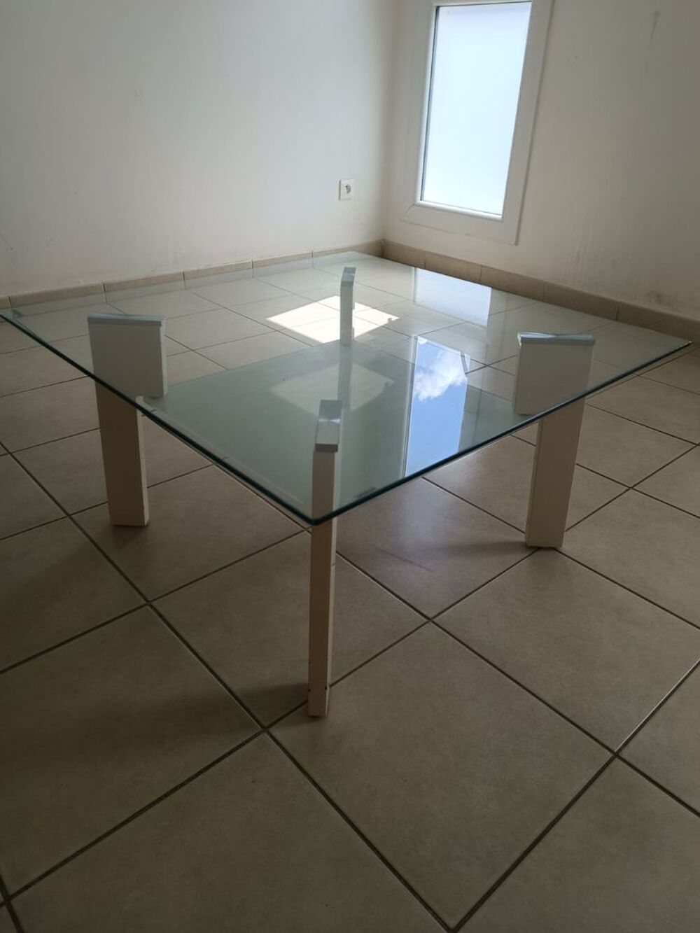 Table basse carr&eacute;e en verre et m&eacute;tal Meubles