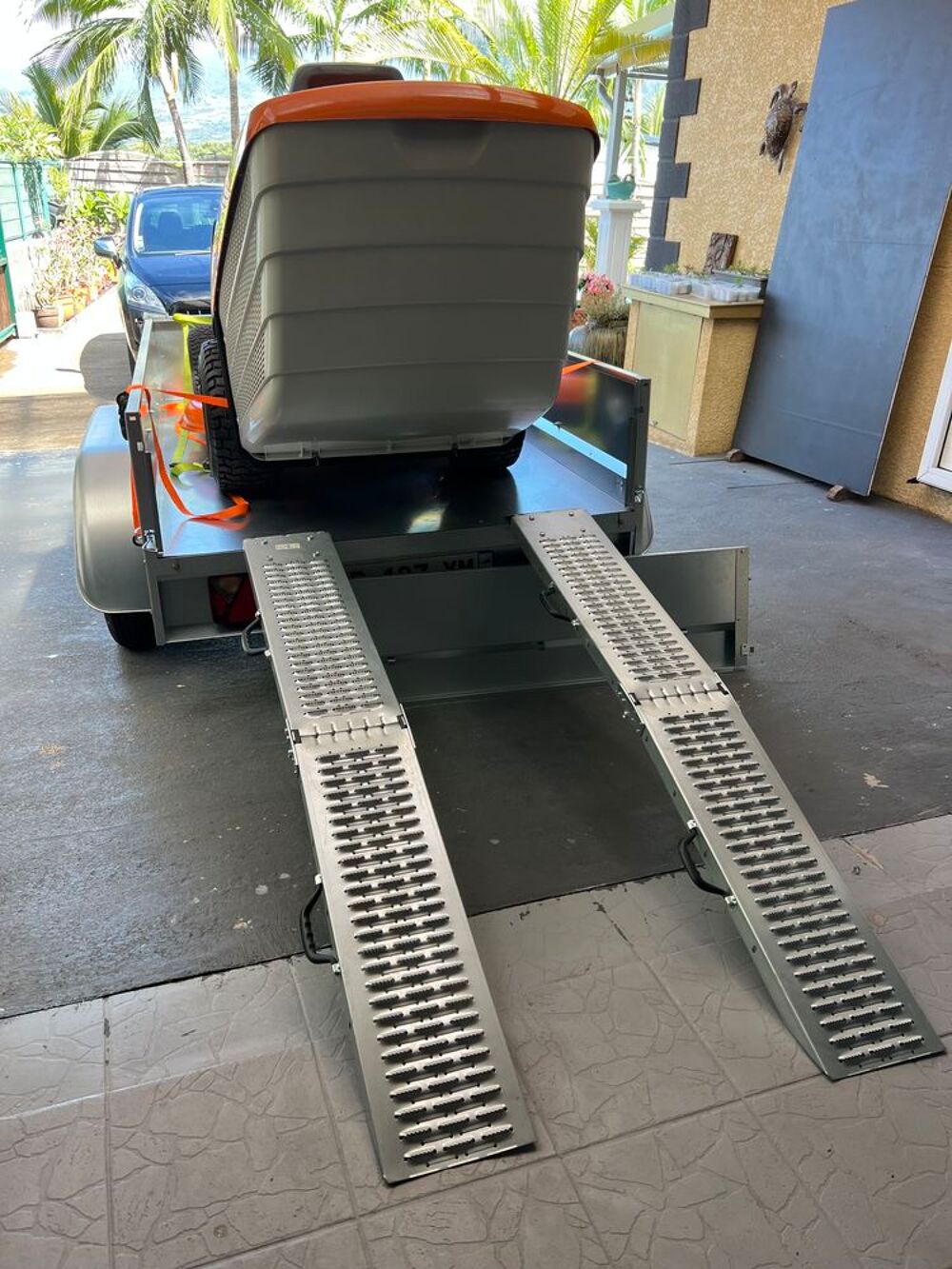 tracteur tondeuse STIHL RT 5112Z sur remorque ERDE Jardin