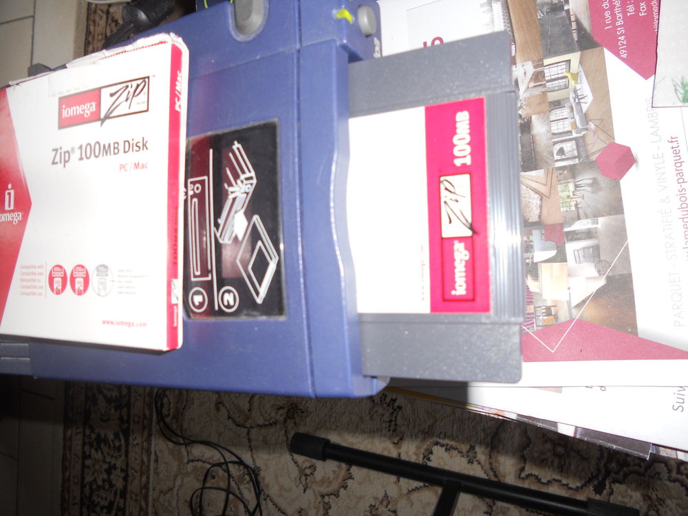 Iom&eacute;ga ZIP drive 100Mb SCSI Matériel informatique