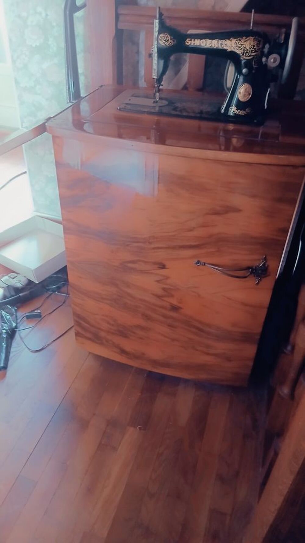 meuble avec machine a coudre d&eacute;coratif Décoration