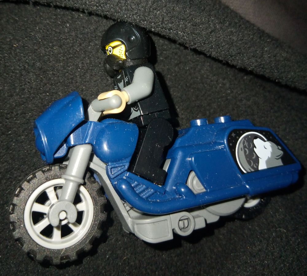 L&eacute;go la moto de cascade du biker Jeux / jouets