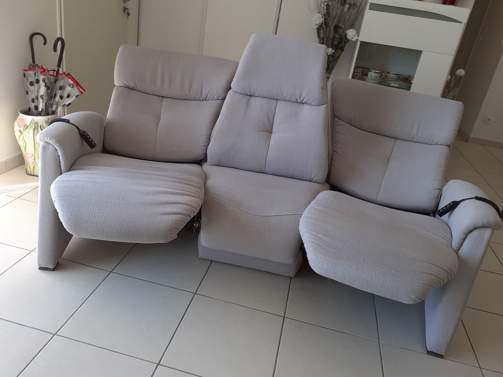 Canap&eacute; 3 places tissu gris marque HIMOLLA ELECTRIQUE Meubles