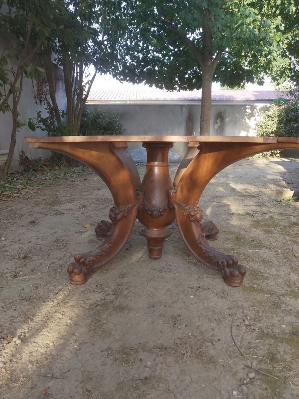 Tr&egrave;s grande table familiale Meubles