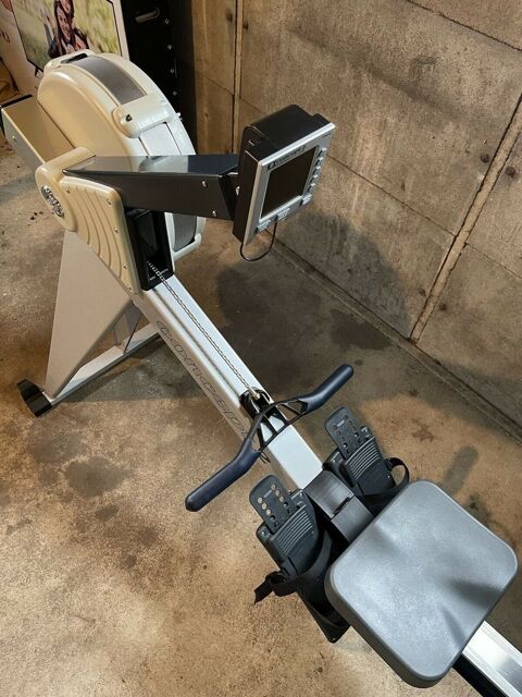 Excellent rameur concept 2 avec cran mP4 600 Biras (24)