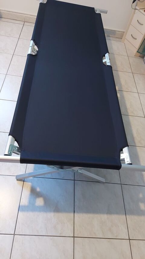 Lit de camp 40 Hy�res (83)