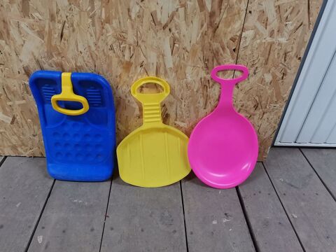 Lot de spatules � neige (luges) 10 Saint-Pardoux (79)