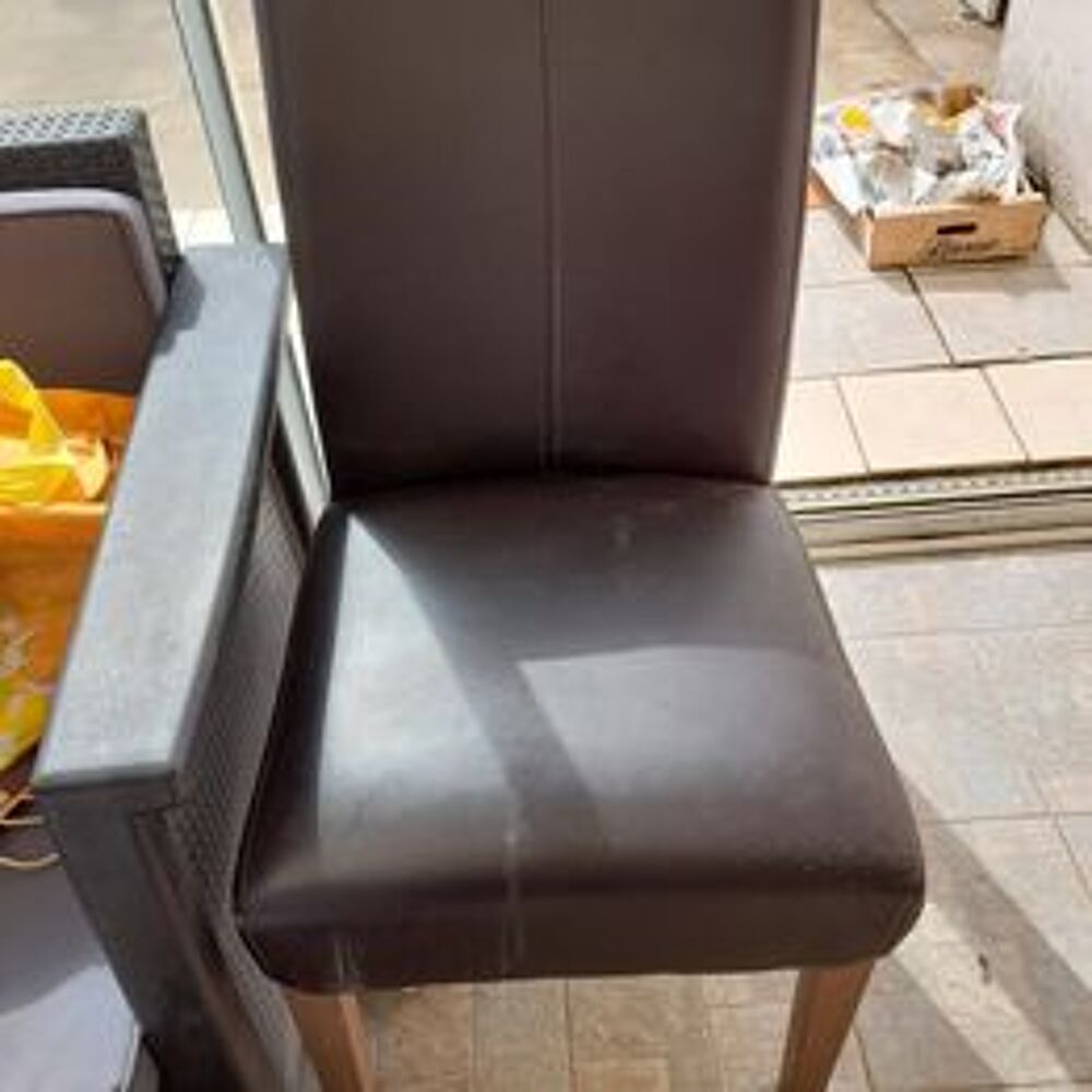 4 chaises cuir Meubles