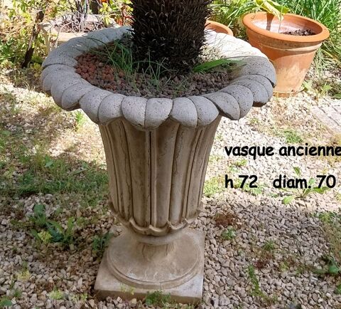 poteries en pierre ancienne sans la plante 45 Hy�res (83)