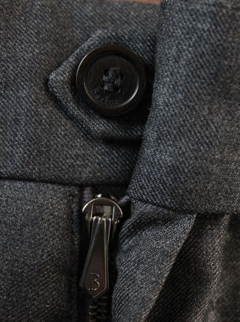Pantalon anthracite BERLUTI 
T.46 IT soit 40 Fr Vêtements
