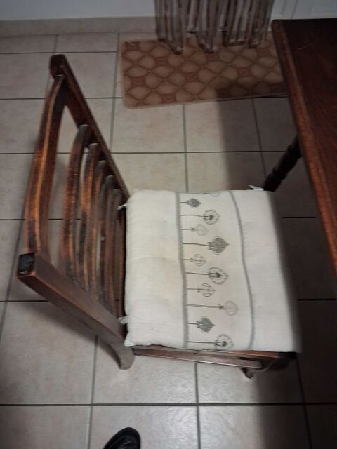 table avec 4 chaises 80 Bellegarde (30)