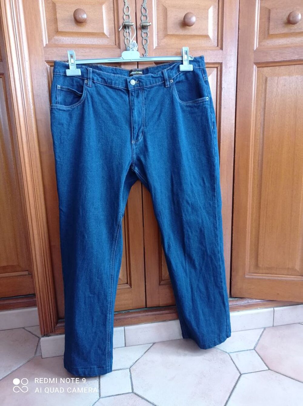 2 jeans neufs Vtements