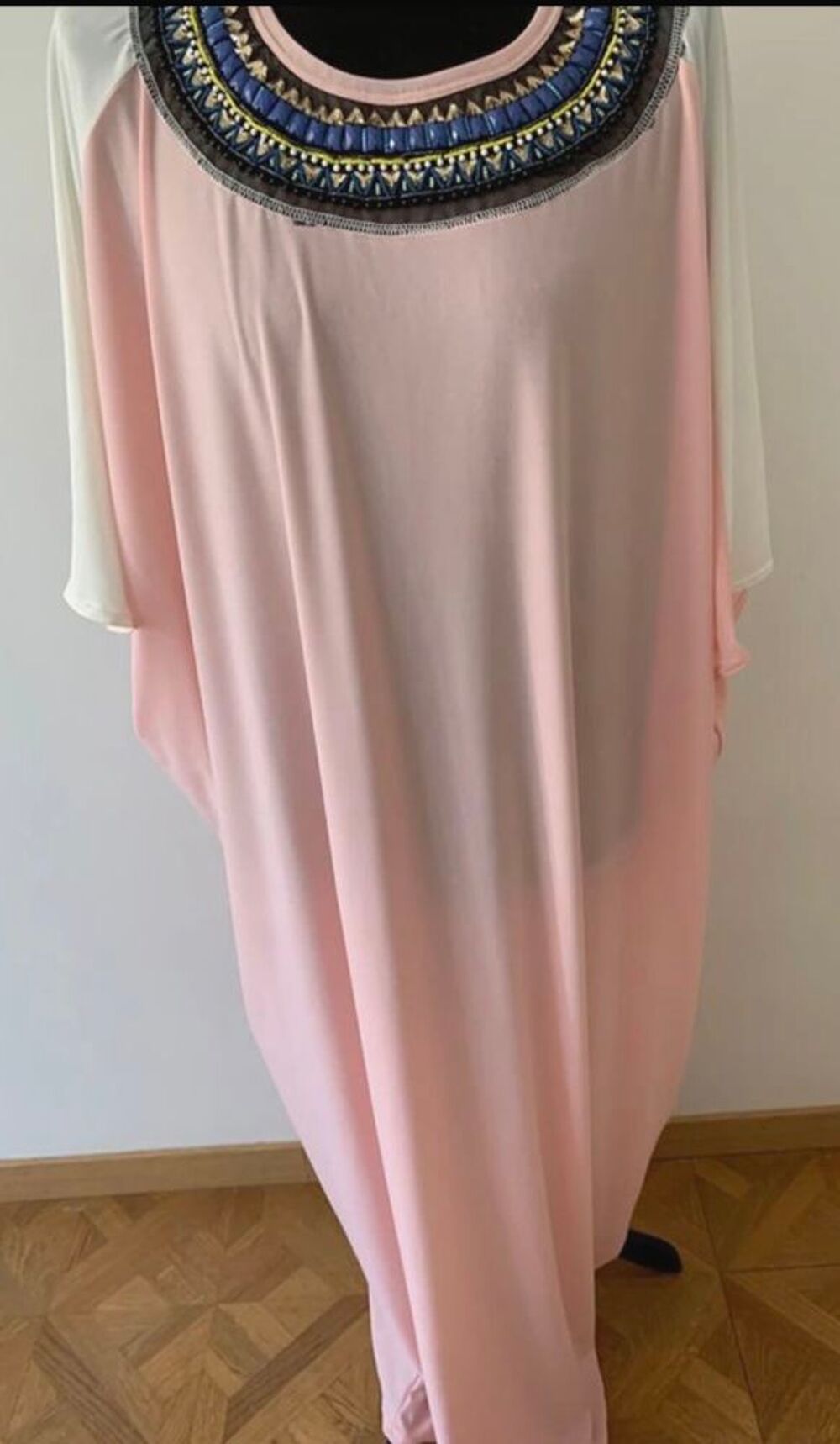 robe plastron bijout&eacute; taille 56/58 Vêtements