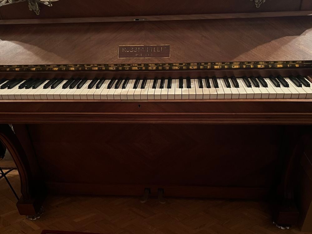 Piano droit ancien Instruments de musique
