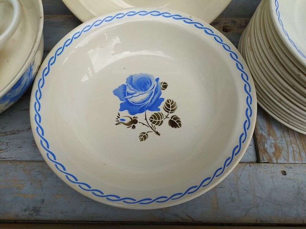 Vaisselle Assiettes Fa&iuml;ence Badonviller Digoin Rose Bleue
Décoration