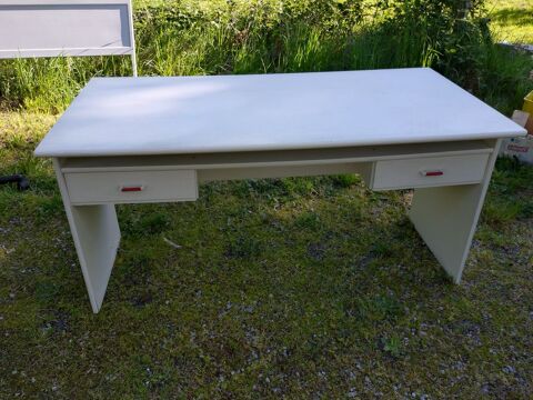 Bureau blanc 45 Arfeuille-Châtain (23)