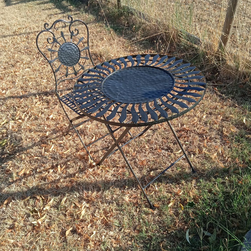 Table pliante et une chaise metal pour terrasse ou jardin Jardin