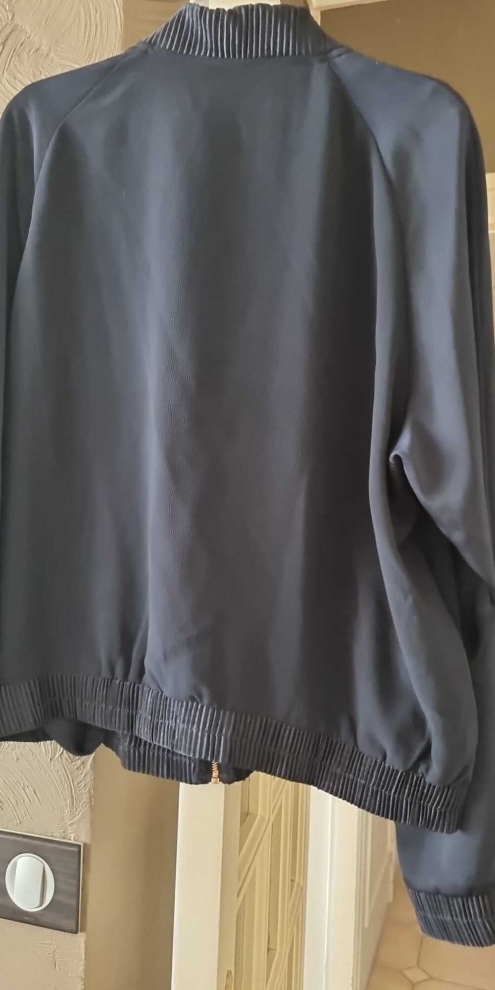 Tr&egrave;s joli blouson femme bleu marine. T46 Vêtements