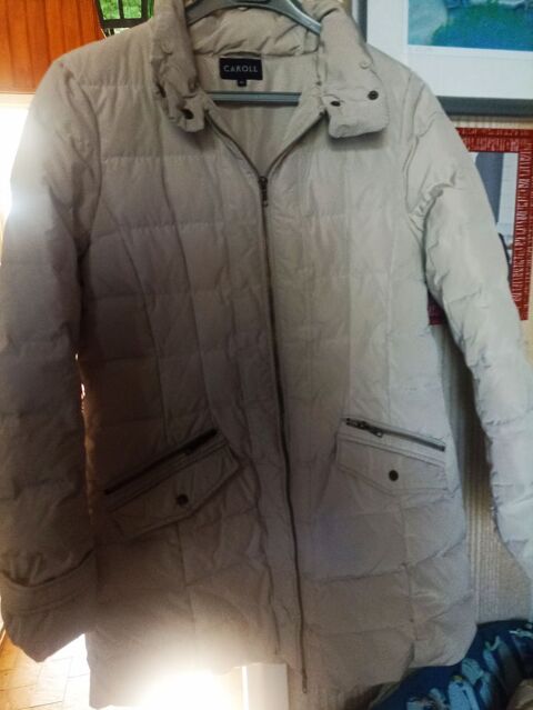 Doudoune beige femme molletonnée, peu servie, taille M. 30 Villars-les-Dombes (01)