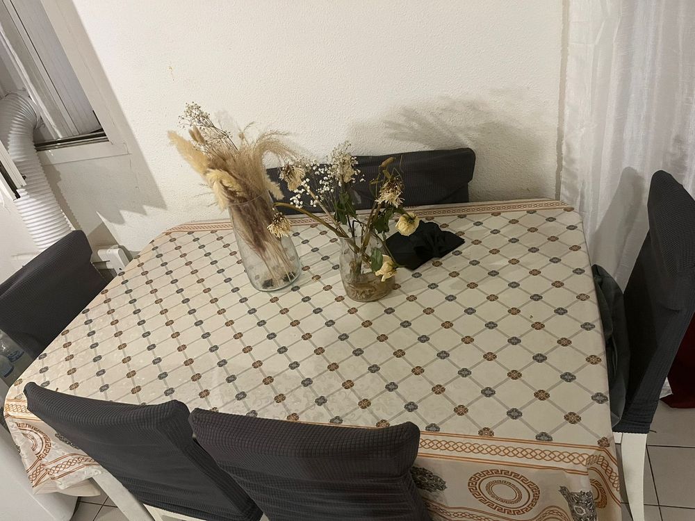 Je une jolie table &agrave; manger possibilit&eacute; de l'agrandir Meubles