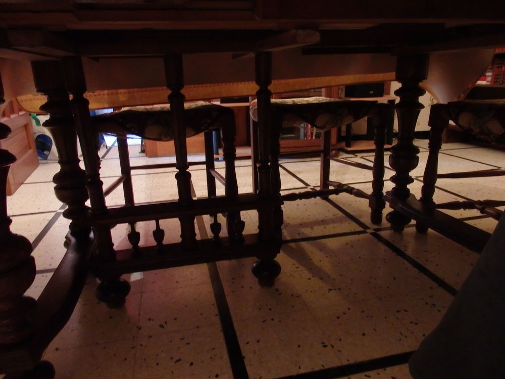 TABLE ANCIENNE Meubles