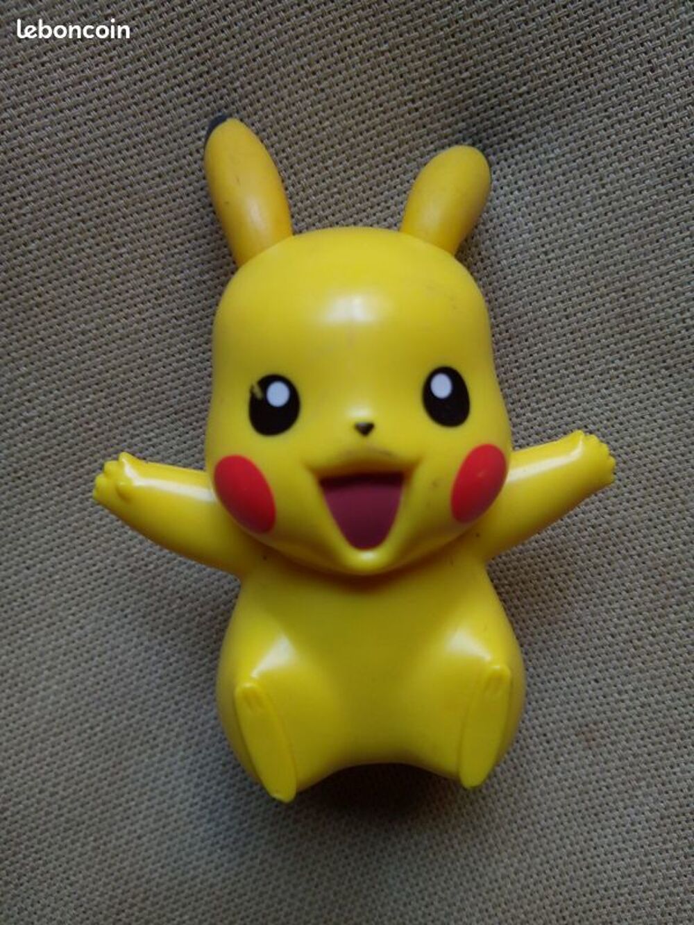 2 figurines pok&eacute;mon Pikachu Jeux / jouets