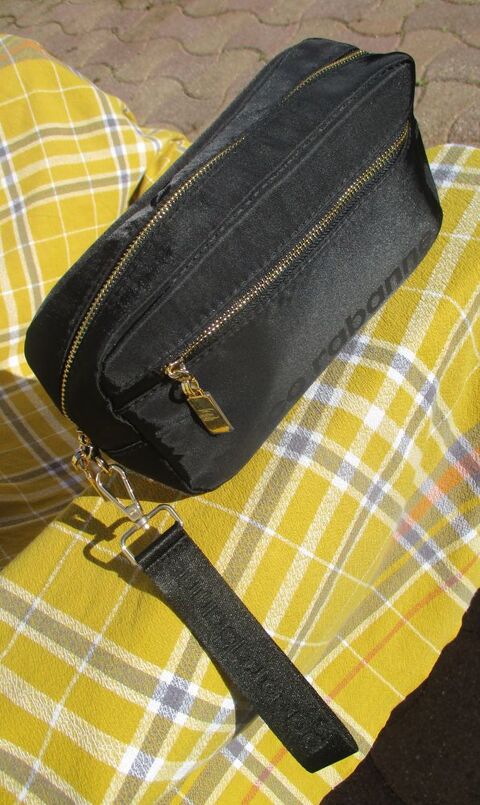 Trousse de Toilette et/ou p'tite sacoche - Neuve 22 La Fert�-Alais (91)