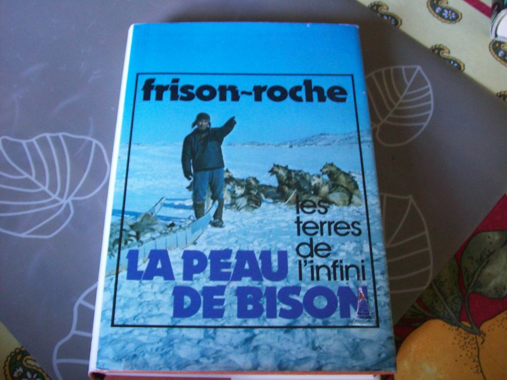 les terres de l'infini LA PEAU DE BISON Livres et BD