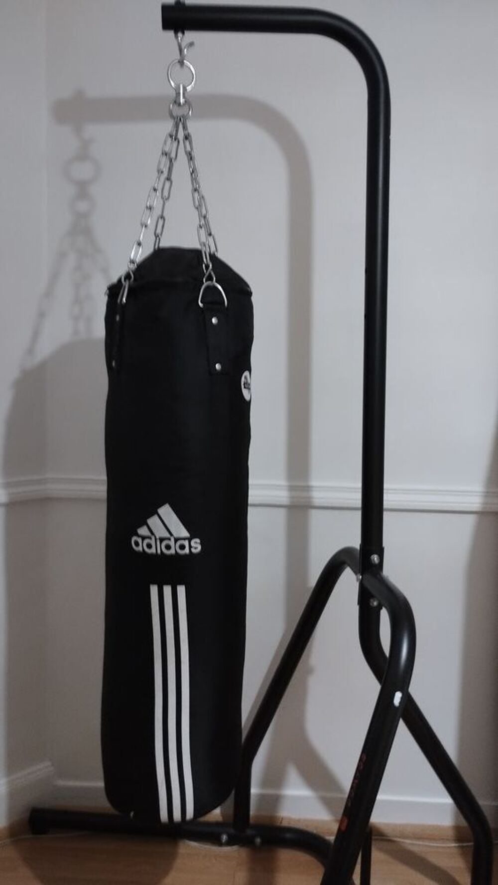 Sac de frappe adidas et son support metal Sports