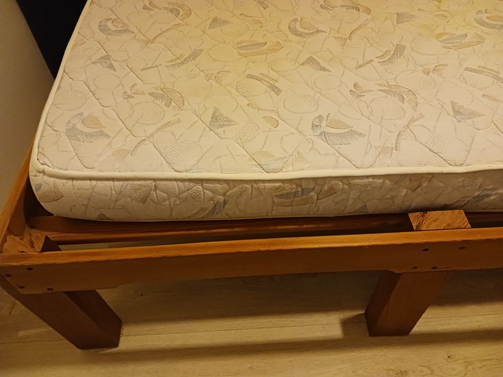 SOMMIER 204x149 cm ET MATELAS Meubles