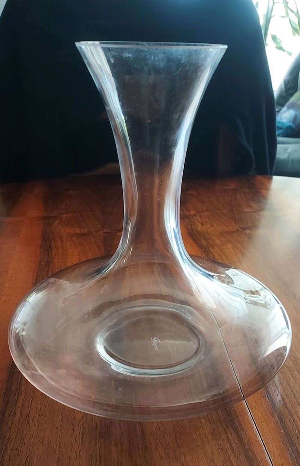 Grands verres &agrave; pied + carafe &agrave; d&eacute;canter. Cuisine