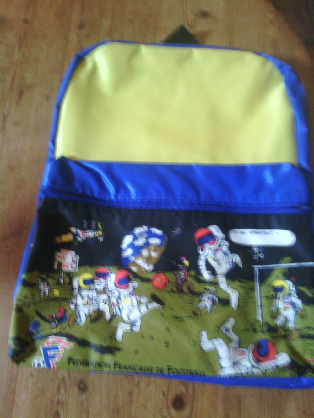 sac a dos enfants jaune et bleu motif FOOT Maroquinerie