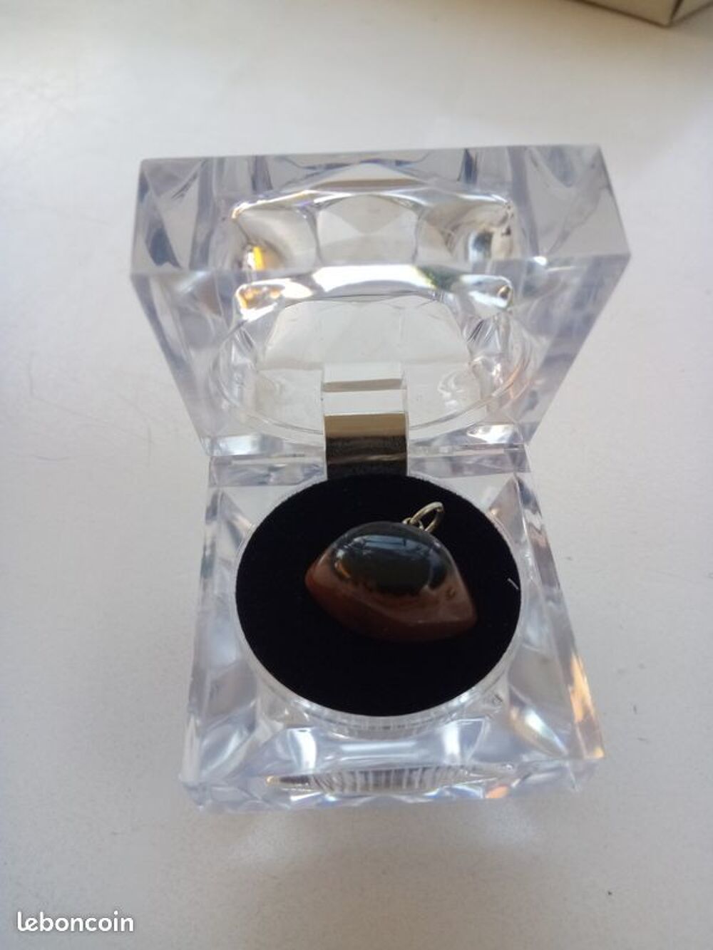 Pierre agate pendentif. Bijoux et montres