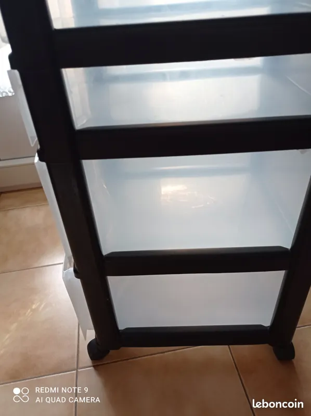 Tour de rangement en plastique Meubles