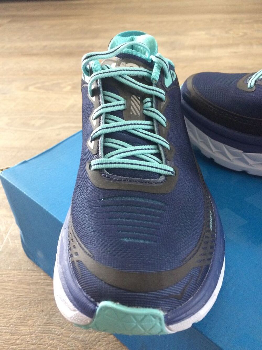 BASKETS NEUVES FEMME HOKA ONE ONE T38
Chaussures