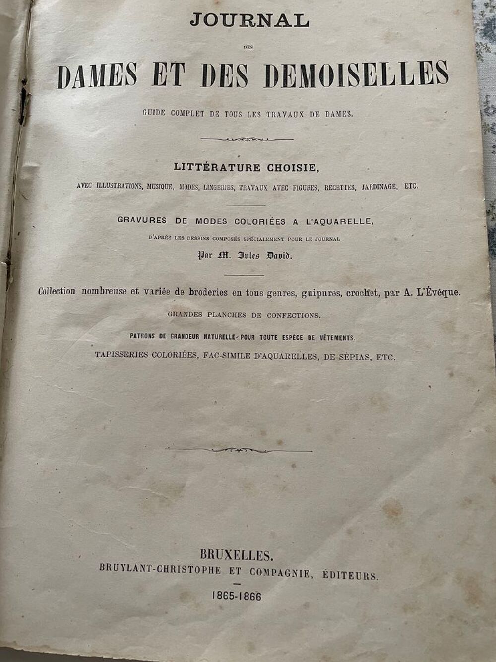 LIVRE ANCIEN DE MODE Décoration