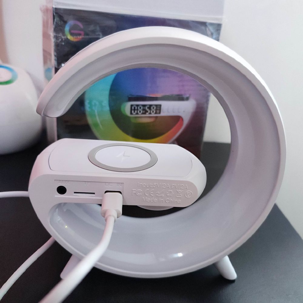 Lampe r&eacute;veil multicolore station de charge enceinte Audio et hifi