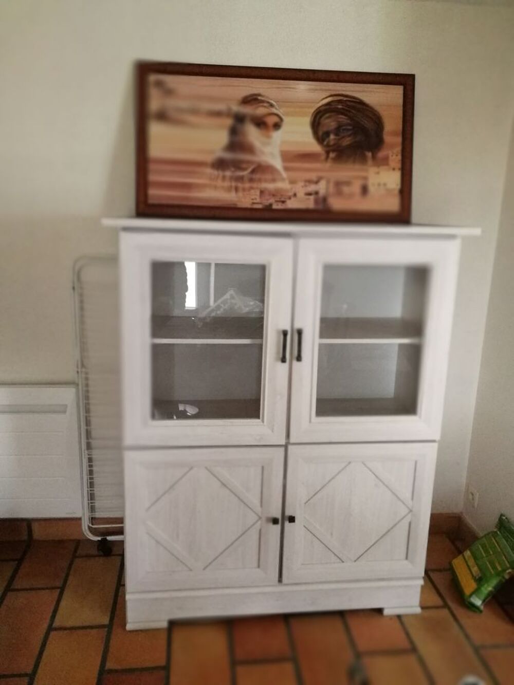 Buffet avec portes vitr&eacute;es avant le 30/10 Meubles